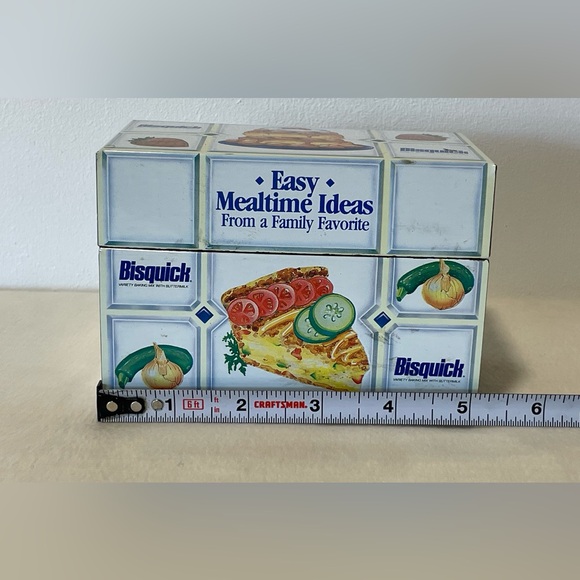 VTG 1980’s Bisquick Recipe Tin  Mealtime Ideas , Betty Crocker - Picture 1 of 7